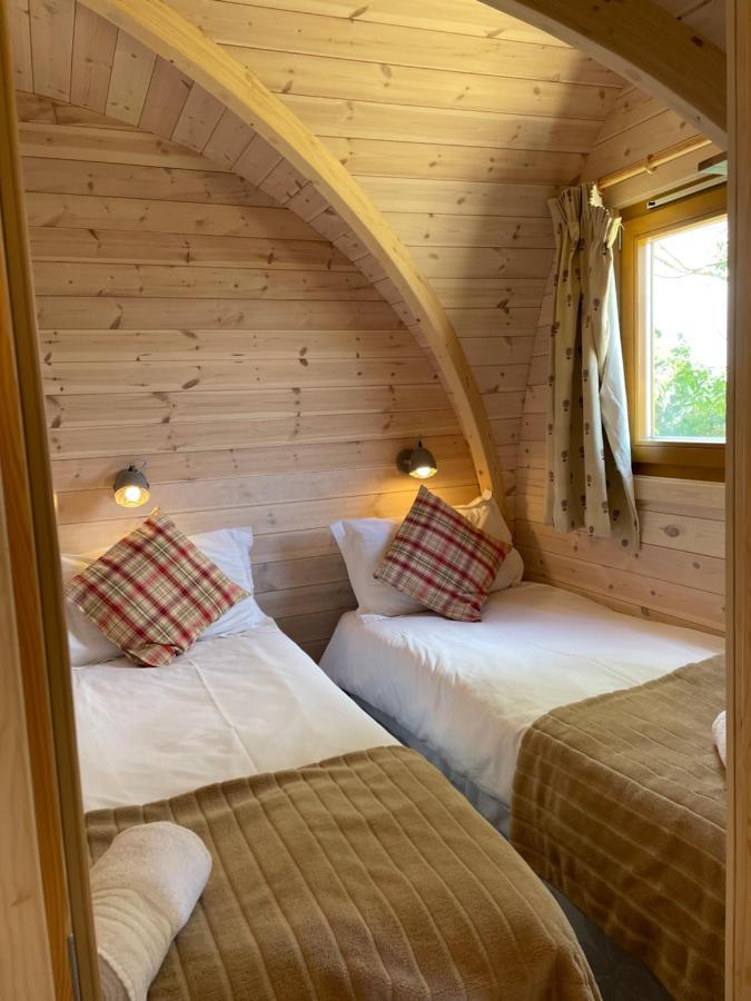 Rabbit Glamping Pod School House Farm Hotel Leighton  Eksteriør billede