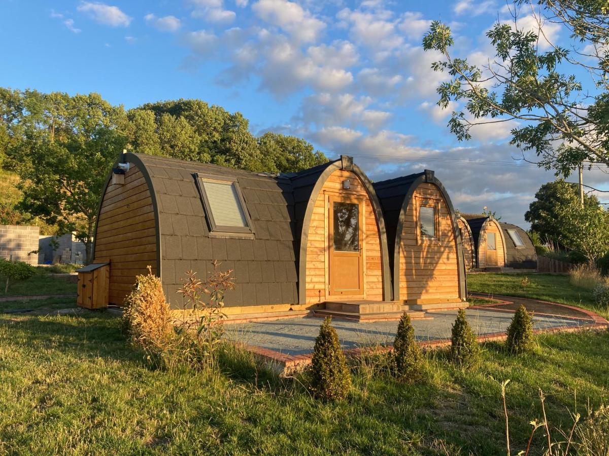 Rabbit Glamping Pod School House Farm Hotel Leighton  Eksteriør billede