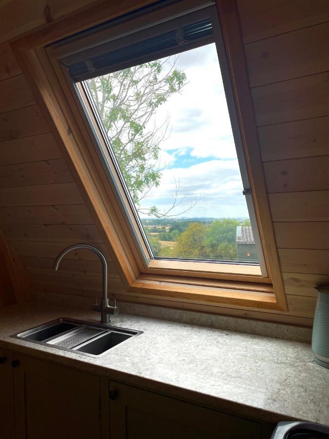 Rabbit Glamping Pod School House Farm Hotel Leighton  Eksteriør billede