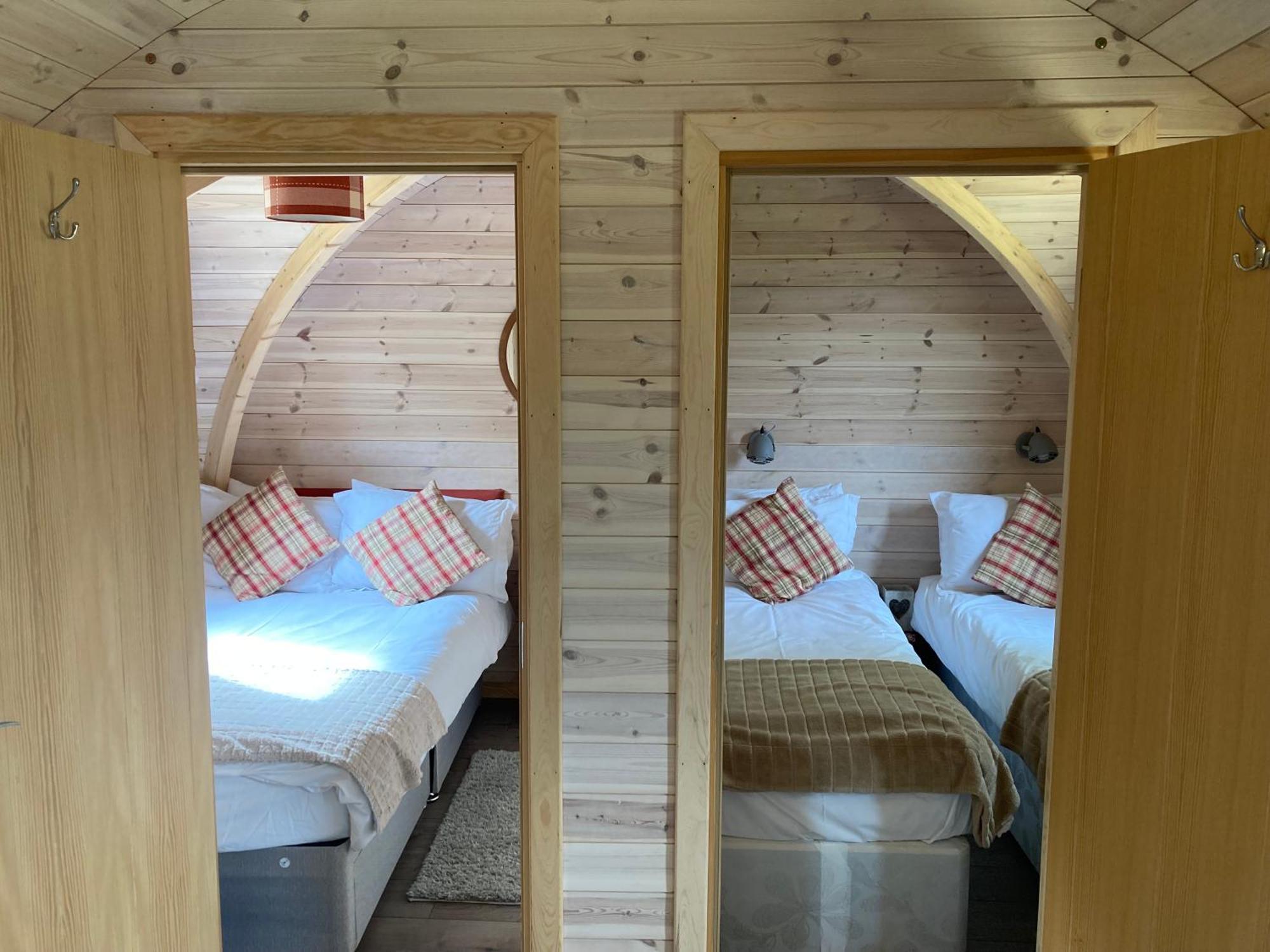 Rabbit Glamping Pod School House Farm Hotel Leighton  Eksteriør billede